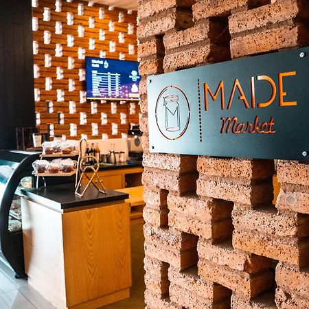 Doubletree By Hilton Celaya Селая Екстериор снимка