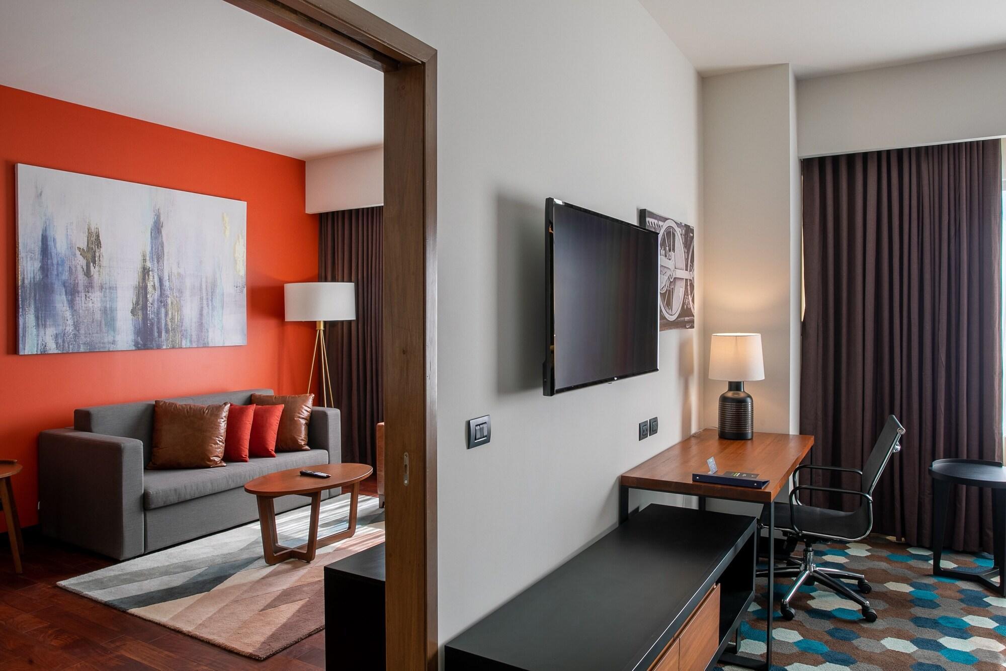 Doubletree By Hilton Celaya Селая Екстериор снимка
