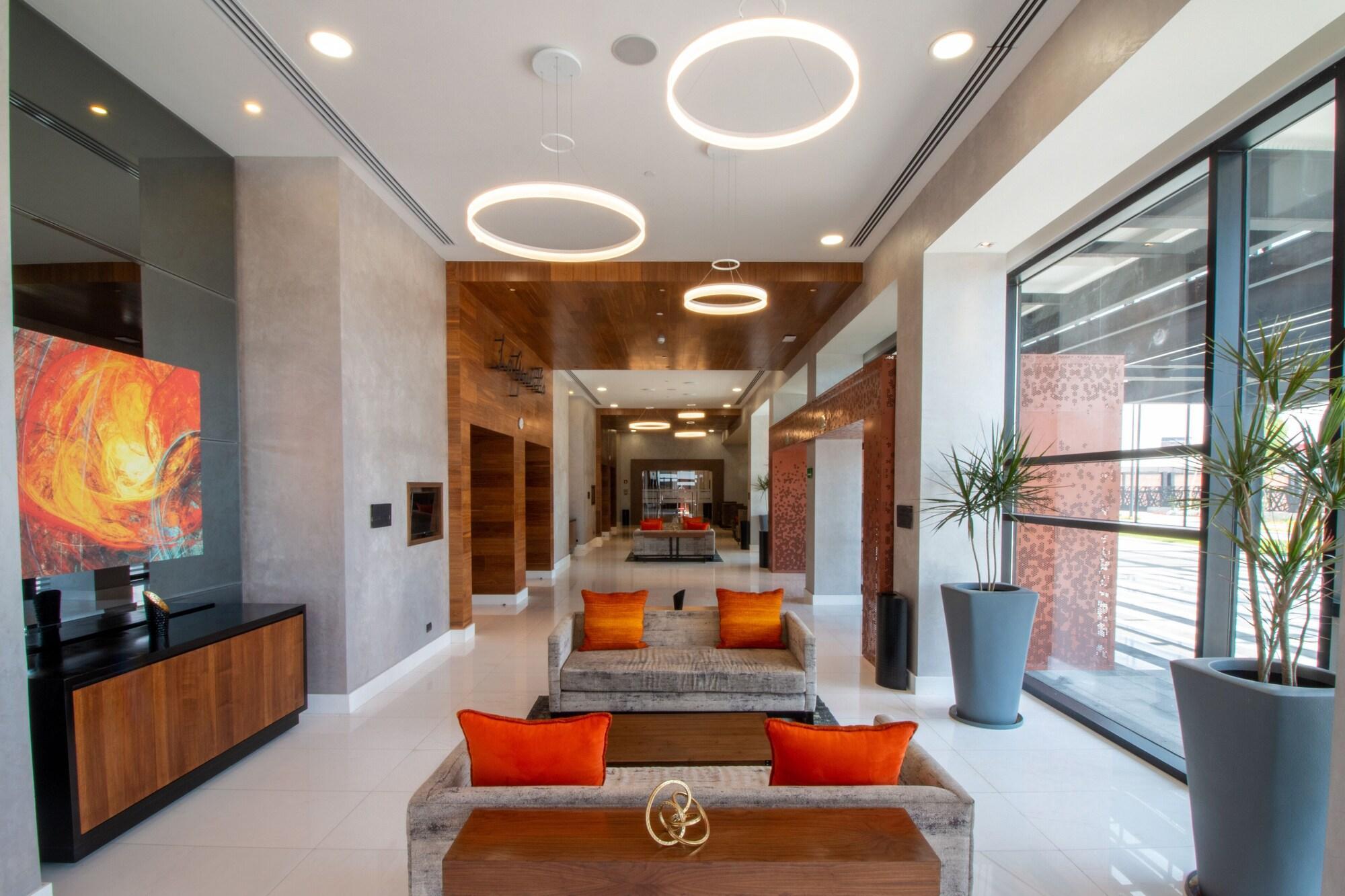 Doubletree By Hilton Celaya Селая Екстериор снимка