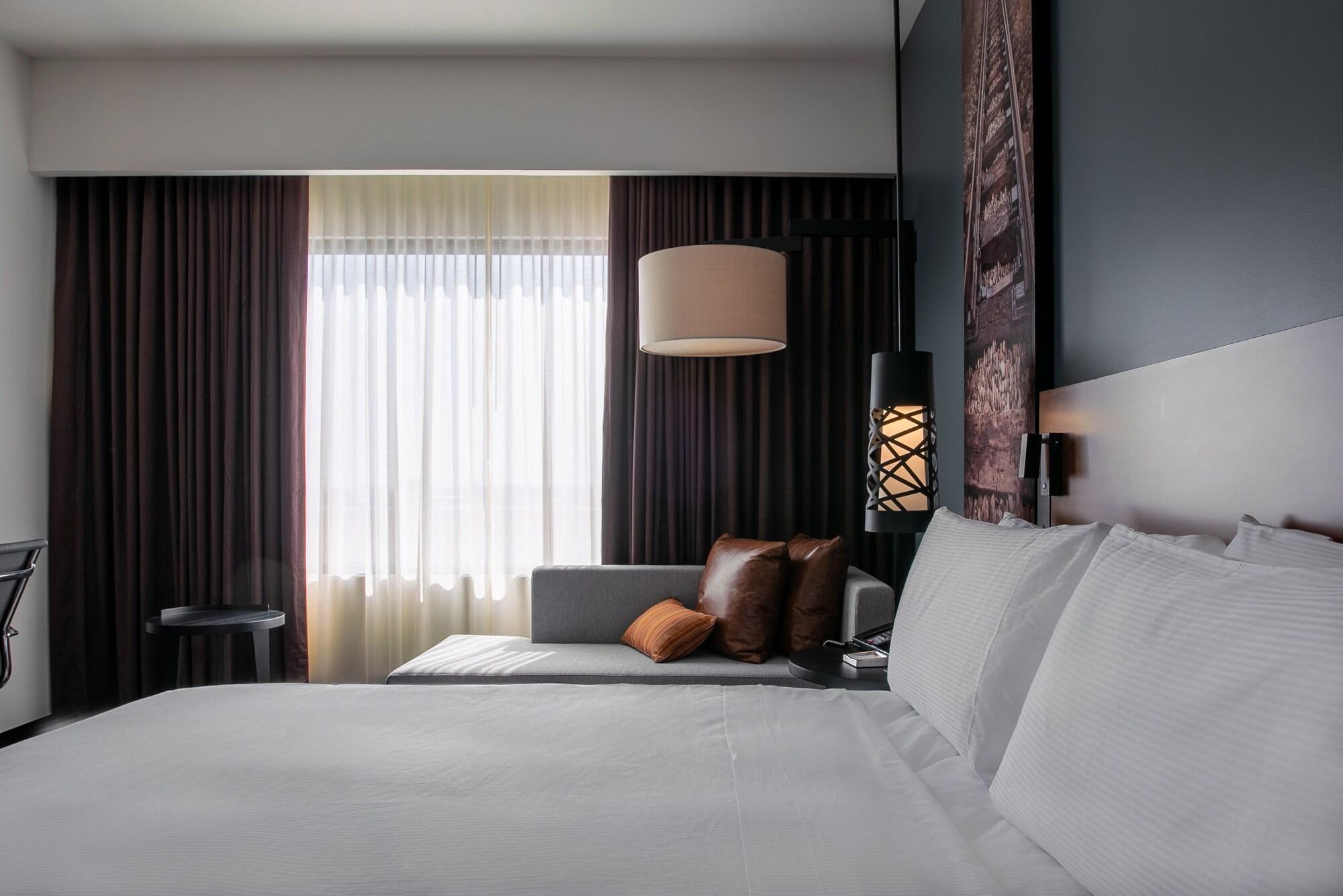 Doubletree By Hilton Celaya Селая Екстериор снимка