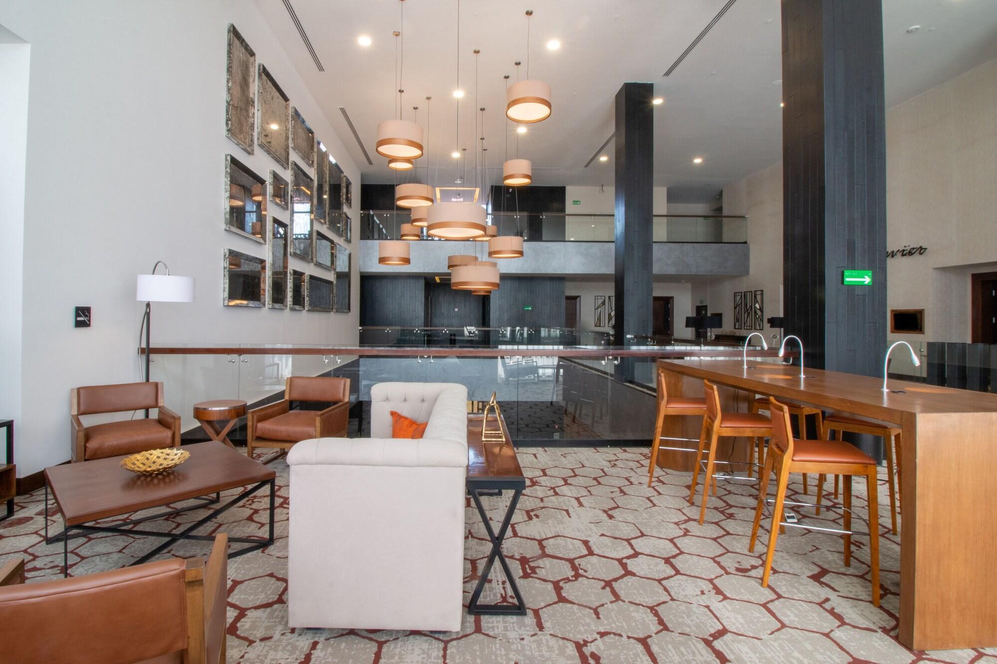 Doubletree By Hilton Celaya Селая Екстериор снимка