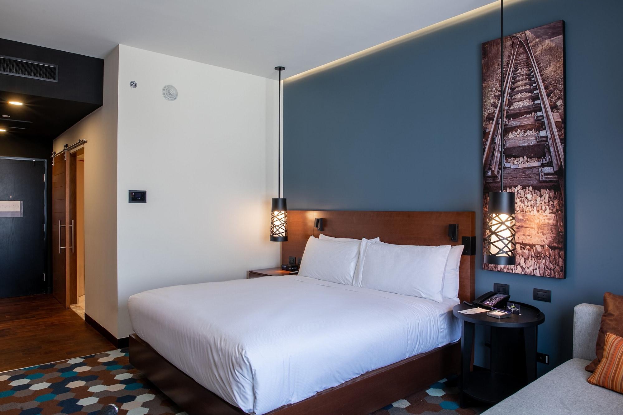 Doubletree By Hilton Celaya Селая Екстериор снимка