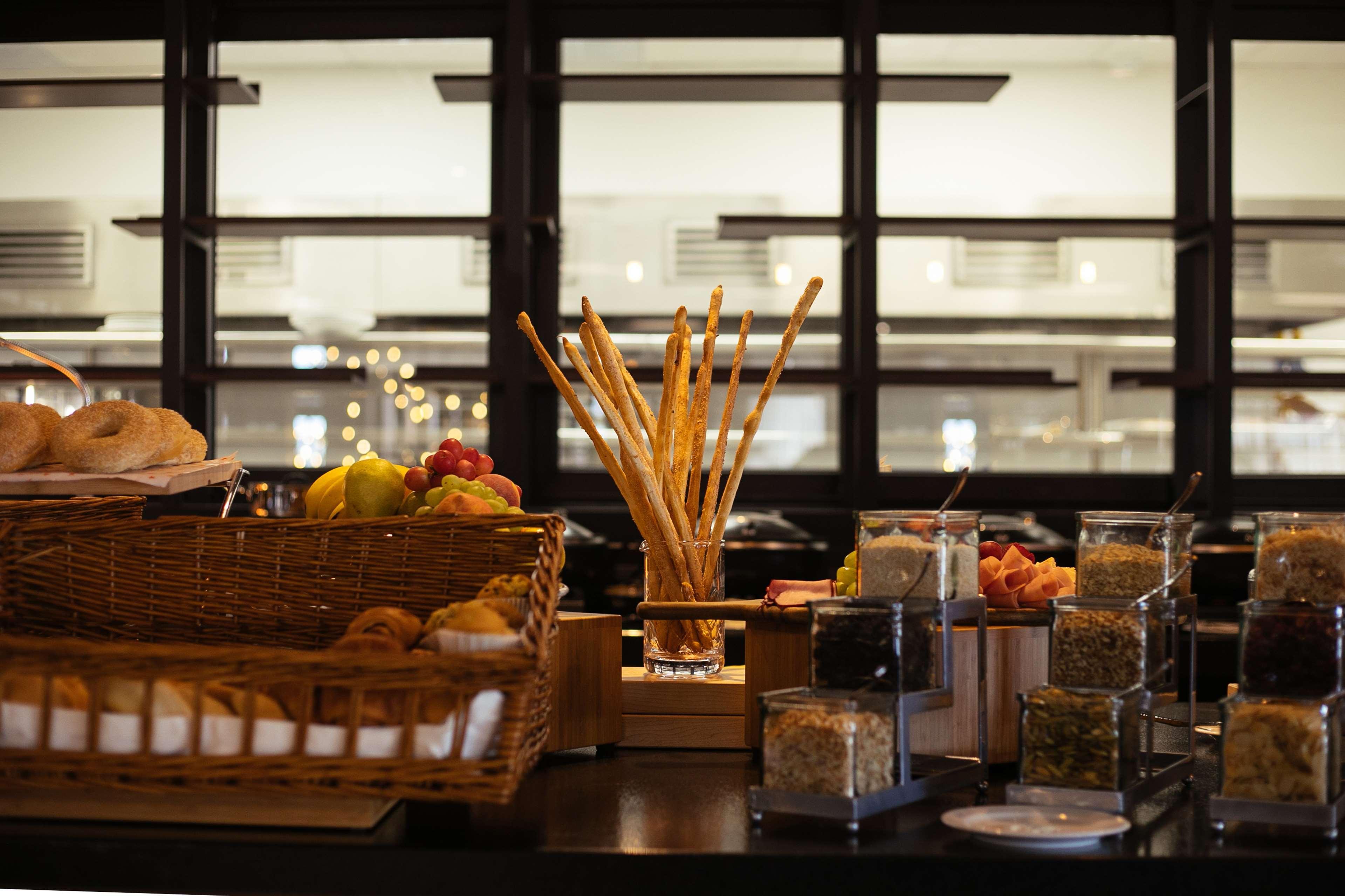 Doubletree By Hilton Celaya Селая Екстериор снимка