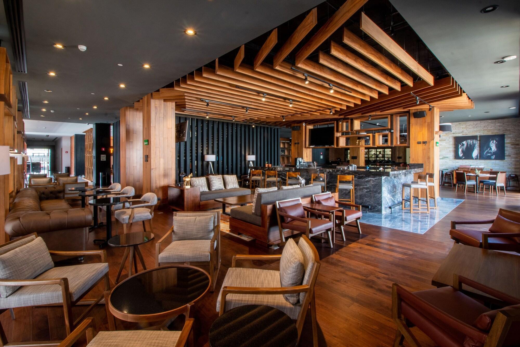 Doubletree By Hilton Celaya Селая Екстериор снимка