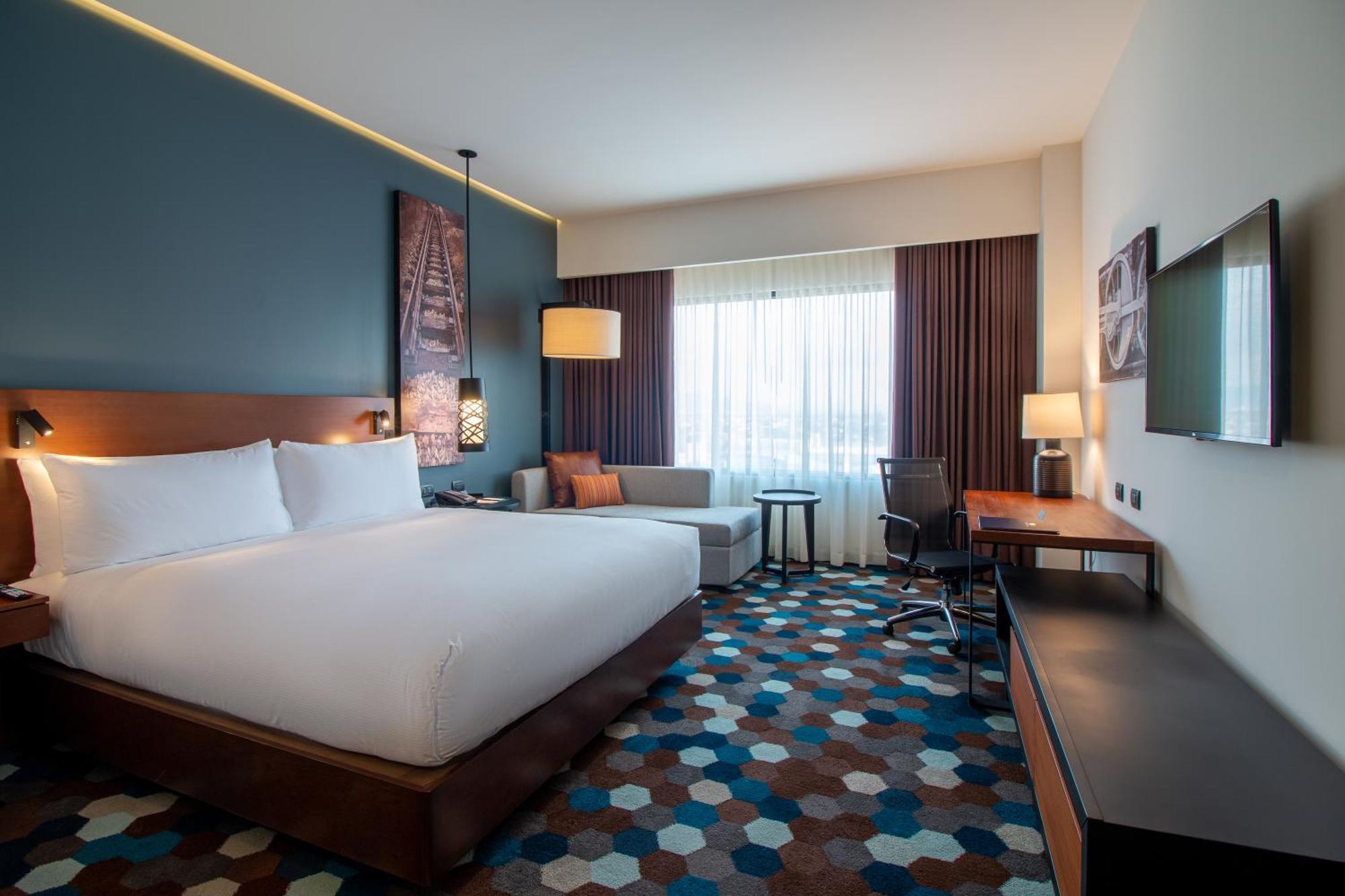 Doubletree By Hilton Celaya Селая Екстериор снимка