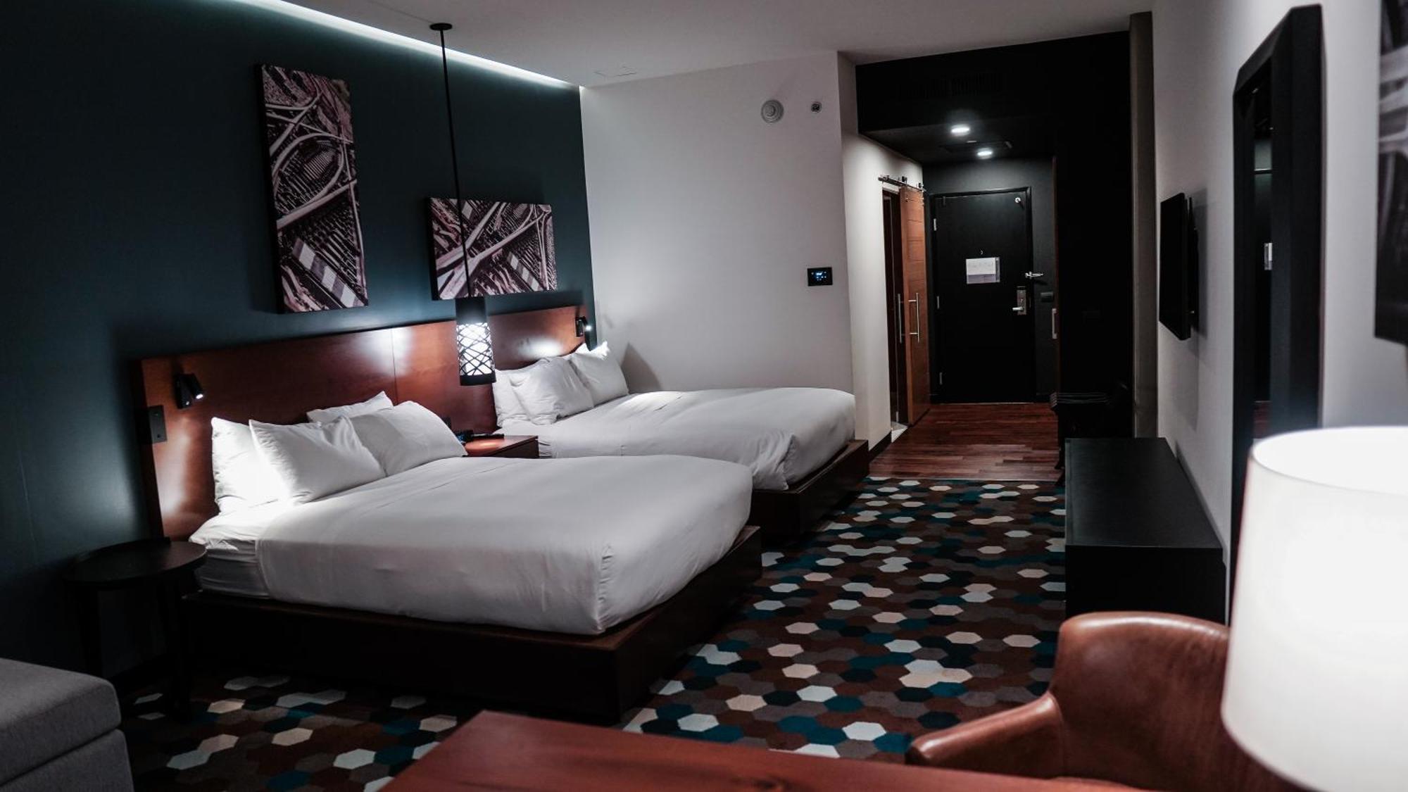 Doubletree By Hilton Celaya Селая Екстериор снимка