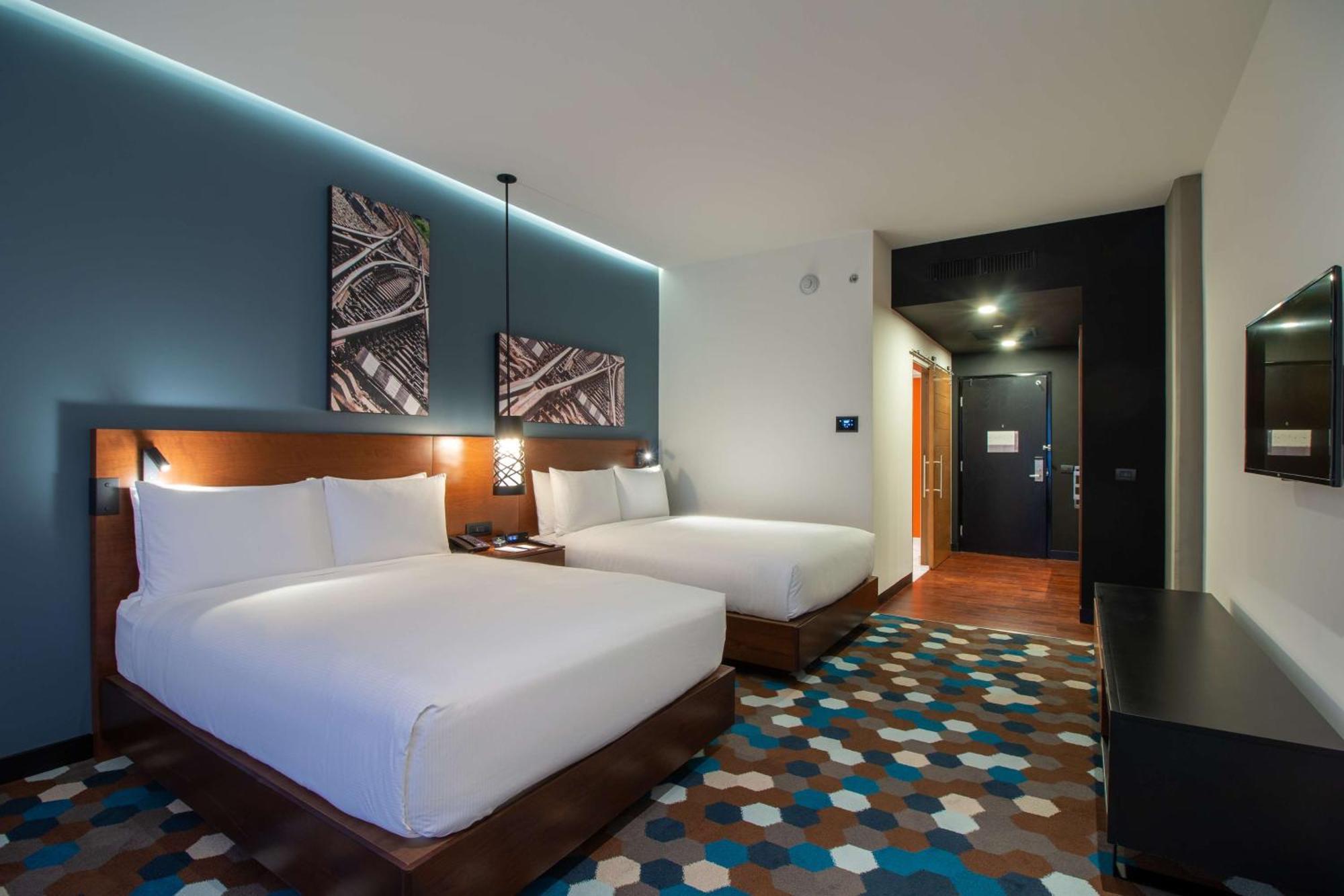 Doubletree By Hilton Celaya Селая Екстериор снимка