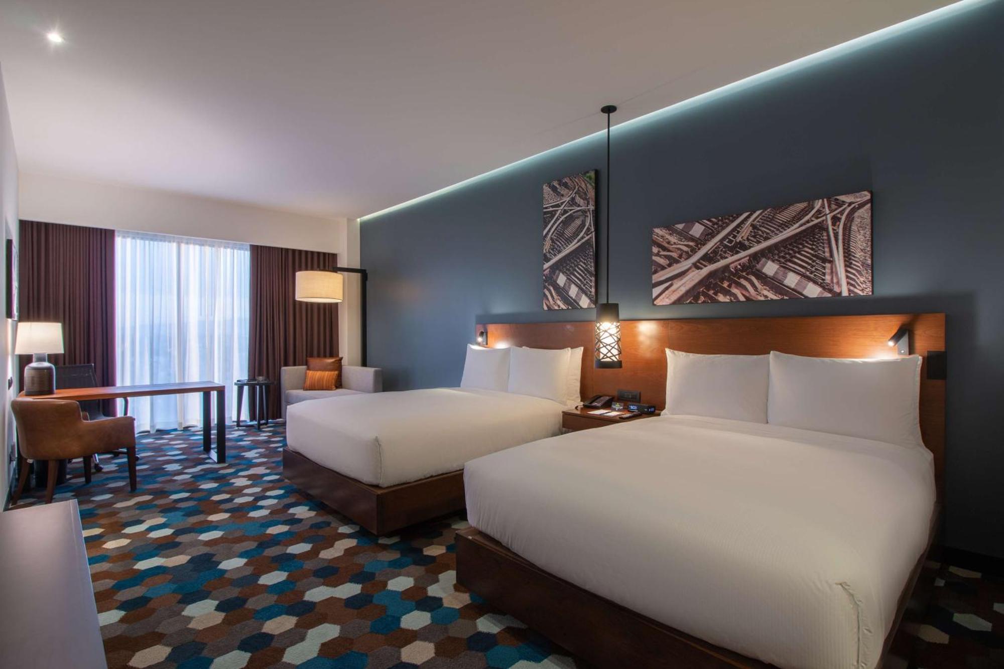 Doubletree By Hilton Celaya Селая Екстериор снимка