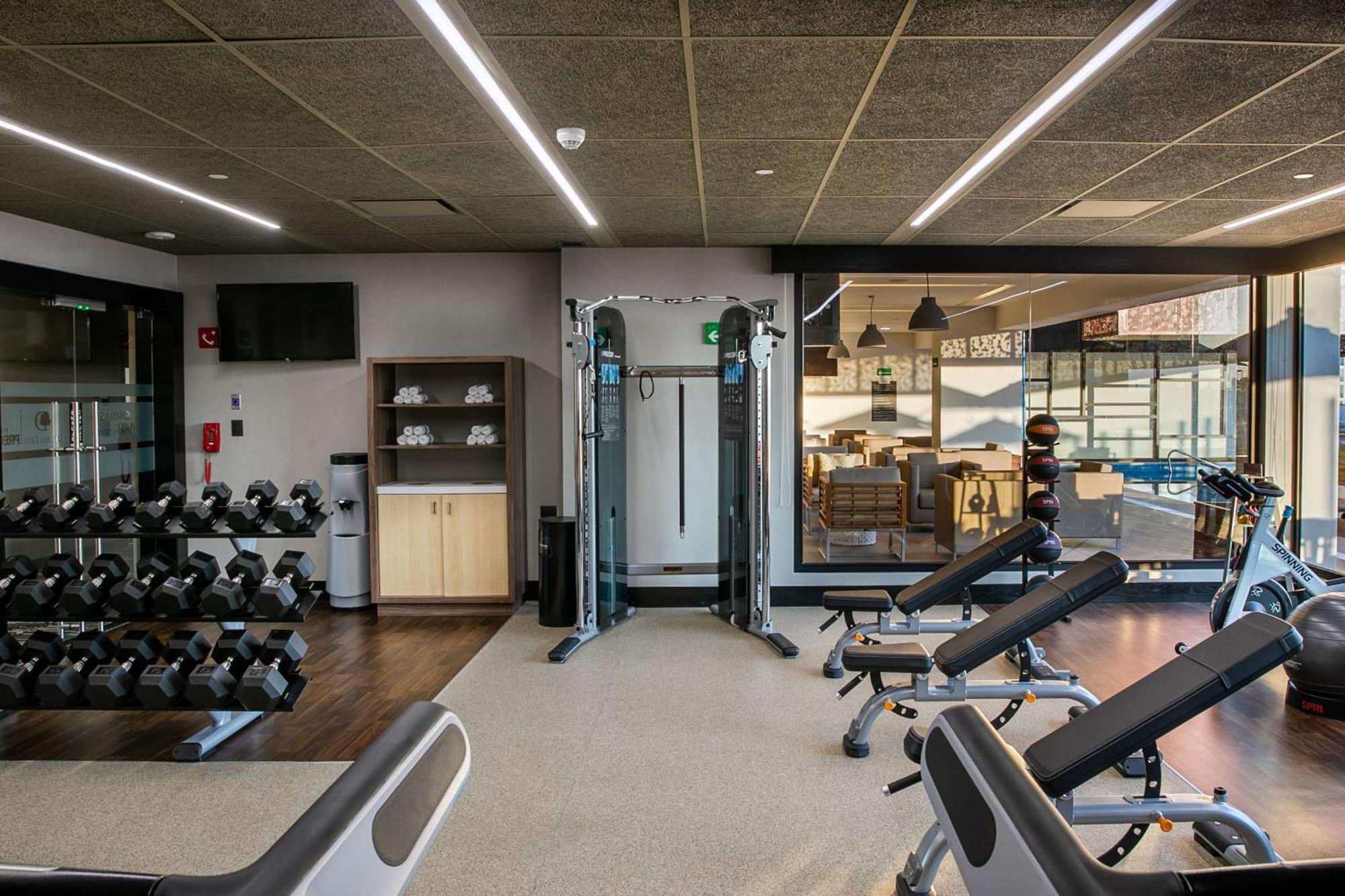 Doubletree By Hilton Celaya Селая Екстериор снимка