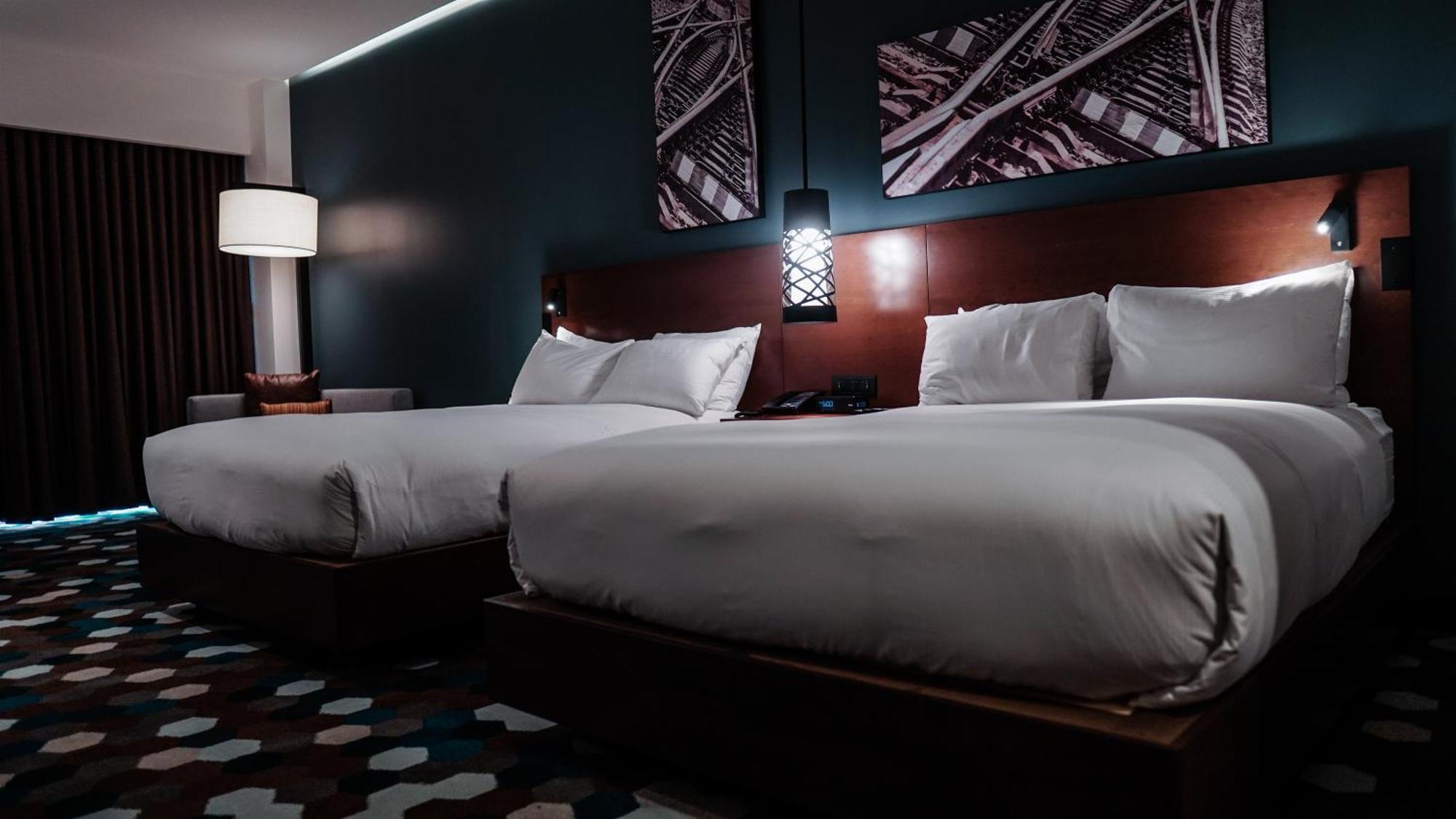 Doubletree By Hilton Celaya Селая Екстериор снимка
