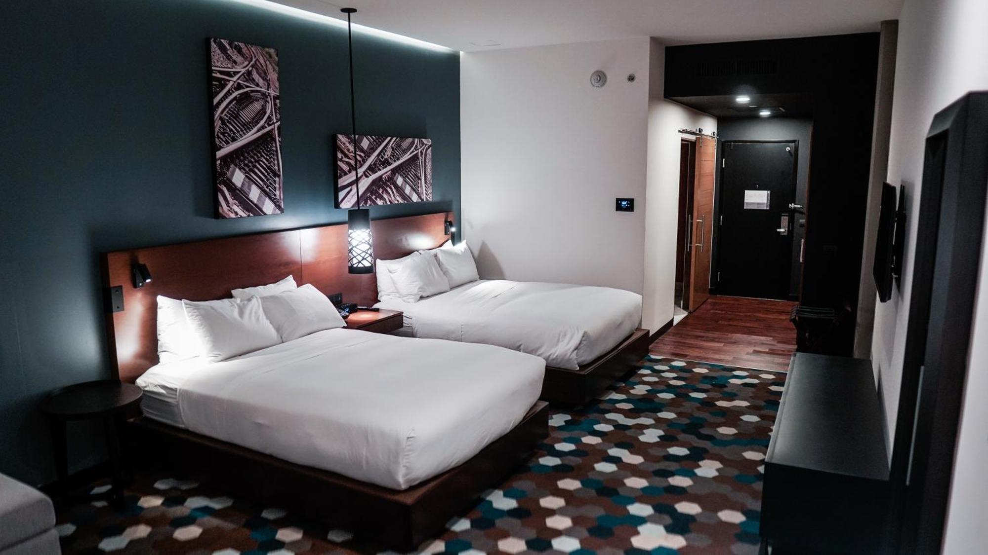 Doubletree By Hilton Celaya Селая Екстериор снимка