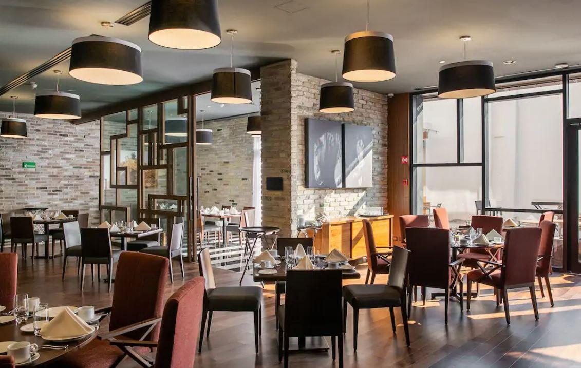 Doubletree By Hilton Celaya Селая Екстериор снимка
