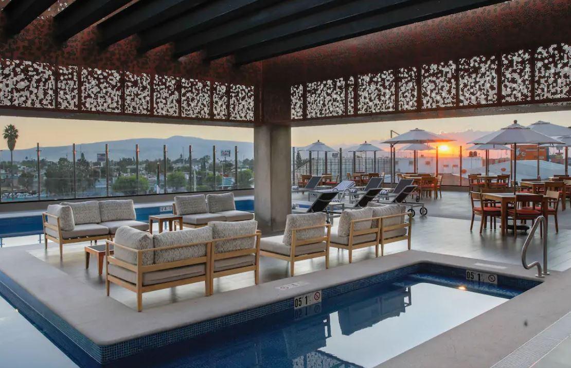 Doubletree By Hilton Celaya Селая Екстериор снимка